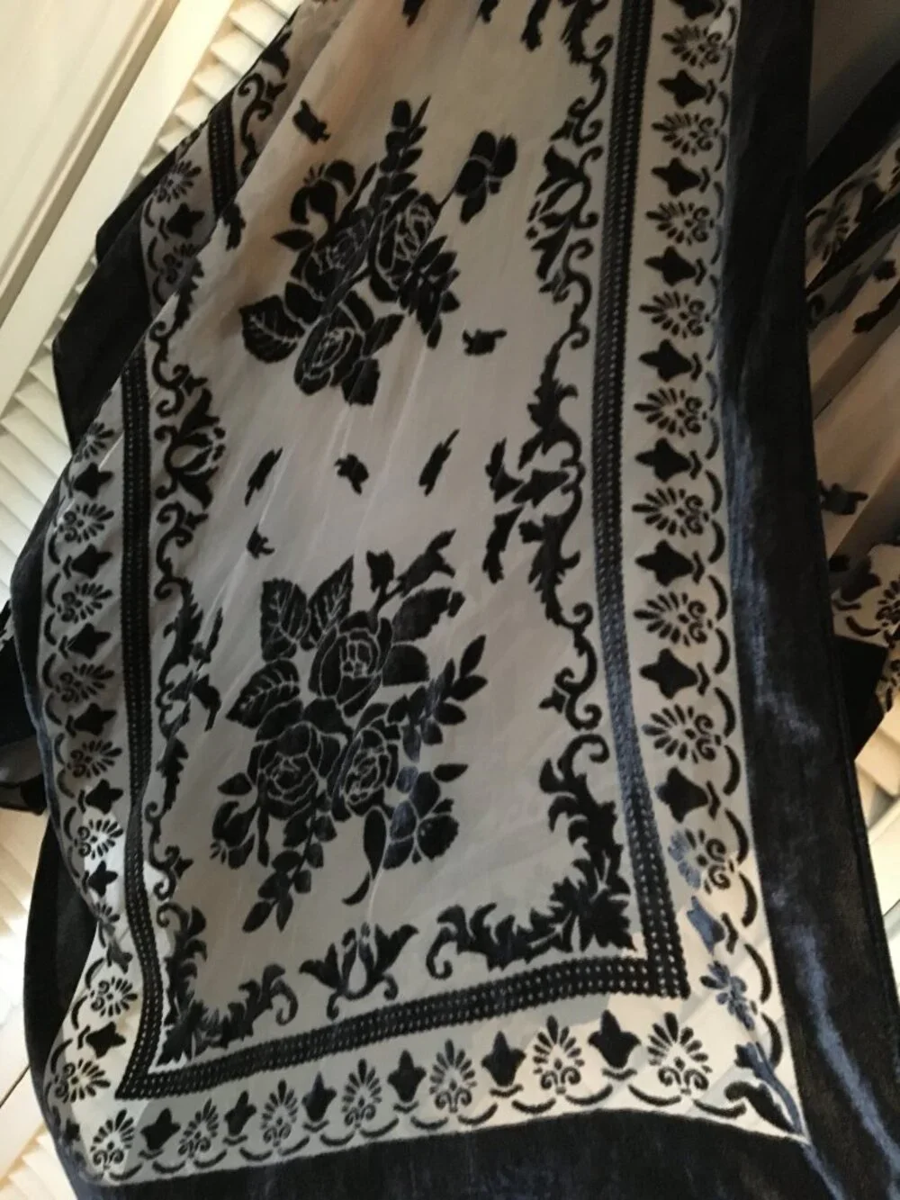 Torrid One Size Velvet Black Burnout Ruana Wrap NWT - Picture 5 of 7